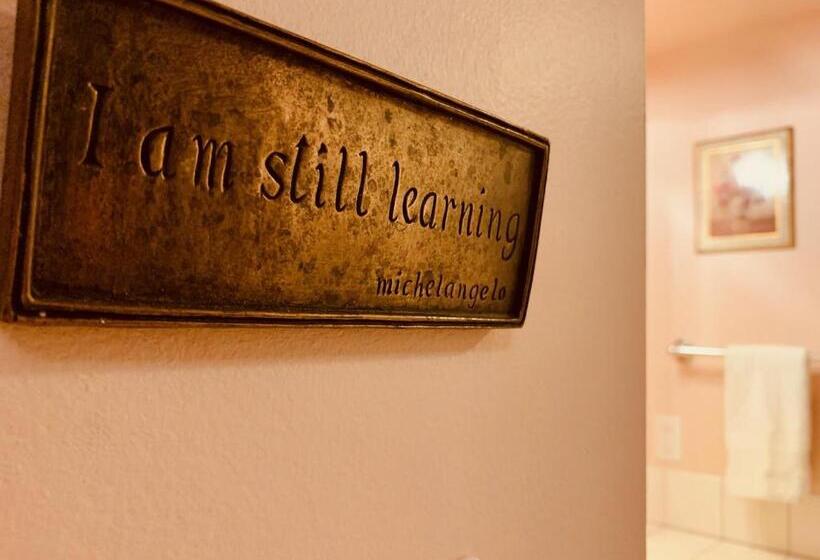 Апартаменты 3 Спальни, The Downtown Abbey