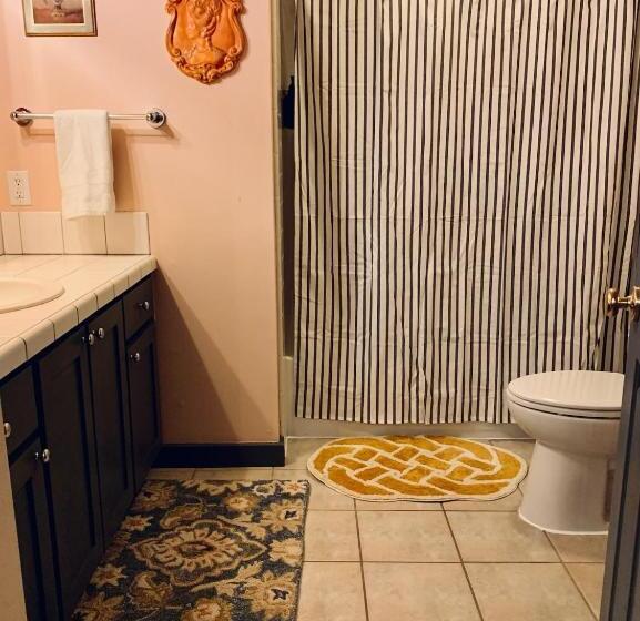 Апартаменты 3 Спальни, The Downtown Abbey