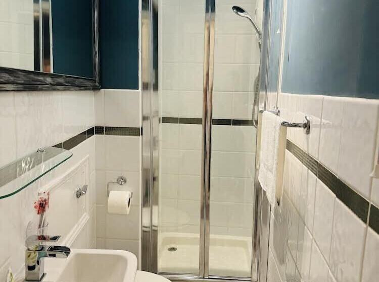 غرفة قياسية, Windsor Wine & Dine