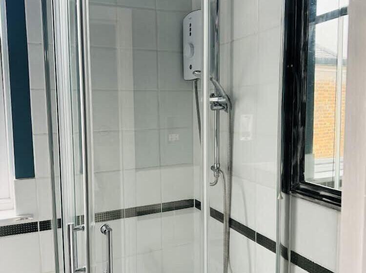 غرفة ديلوكس, Windsor Wine & Dine