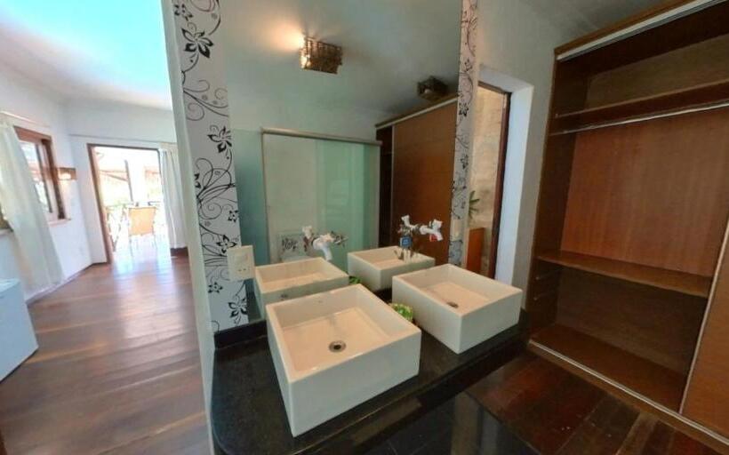 Deluxe Suite King Bed, Pousada Cumbuco Green