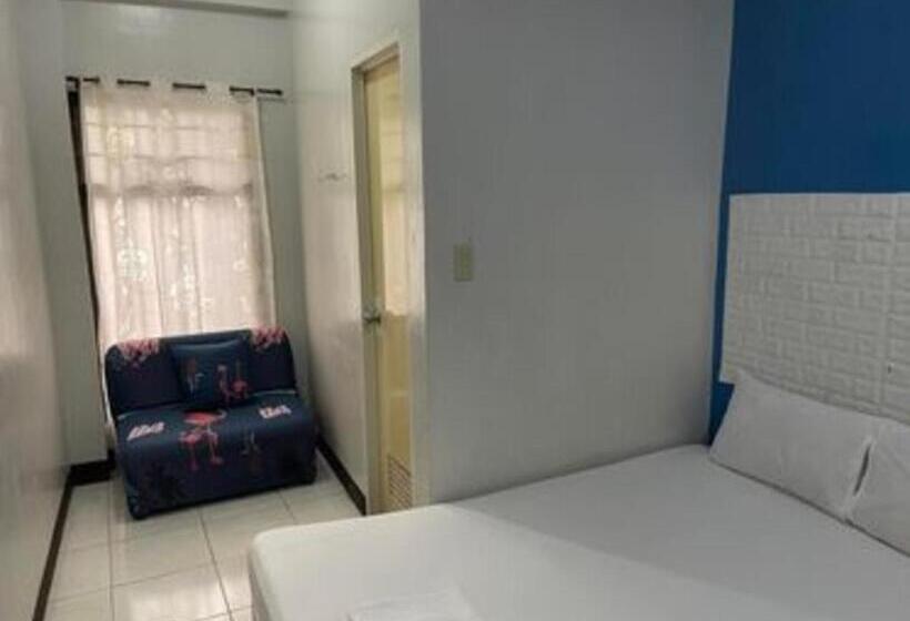 חדר משפחתי, Jc Hidden Place