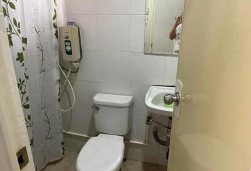 חדר משפחתי, Jc Hidden Place