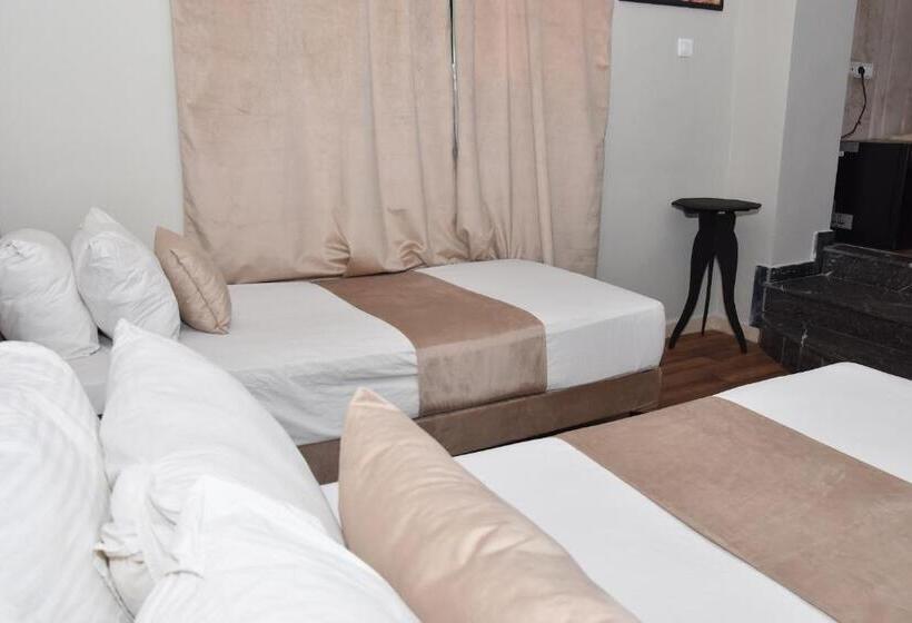 اتاق استاندارد سه نفره, Cadé