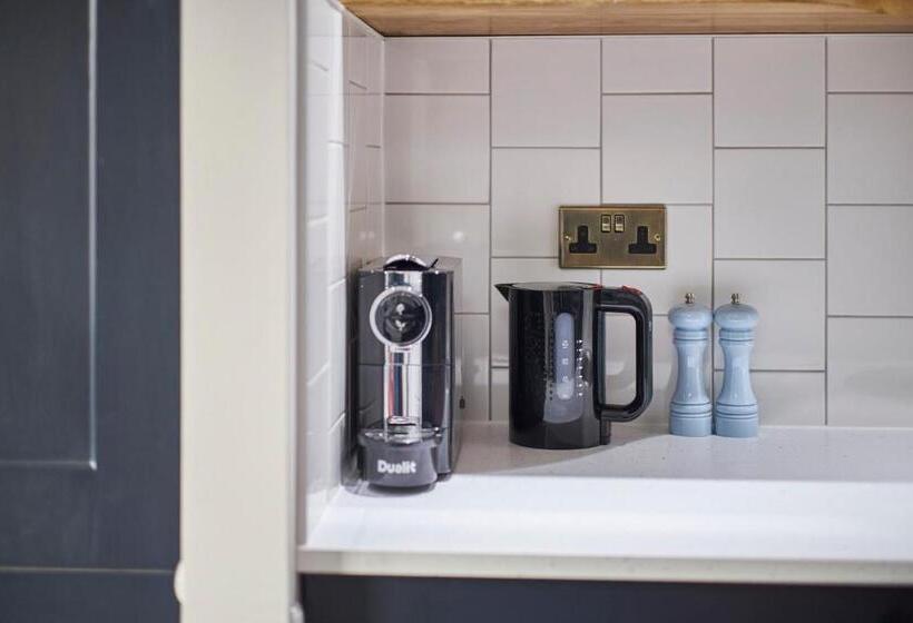 غرفة قياسية سرير كينج, Arlington House Hotel   Self Check In Suites