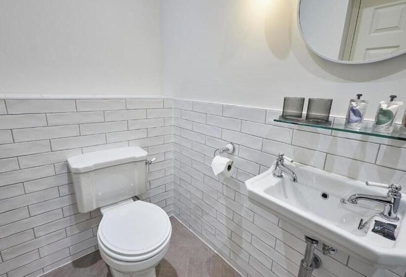 غرفة قياسية سرير كينج, Arlington House Hotel   Self Check In Suites