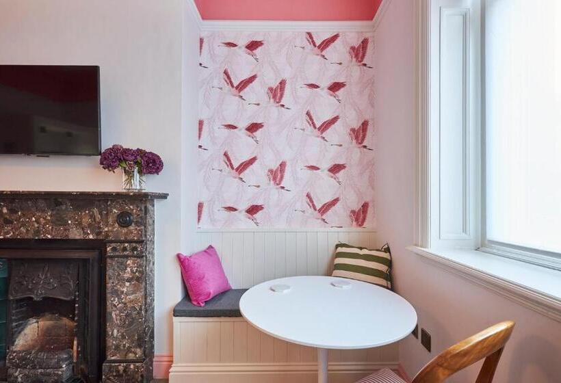 غرفة قياسية سرير كينج, Arlington House Hotel   Self Check In Suites