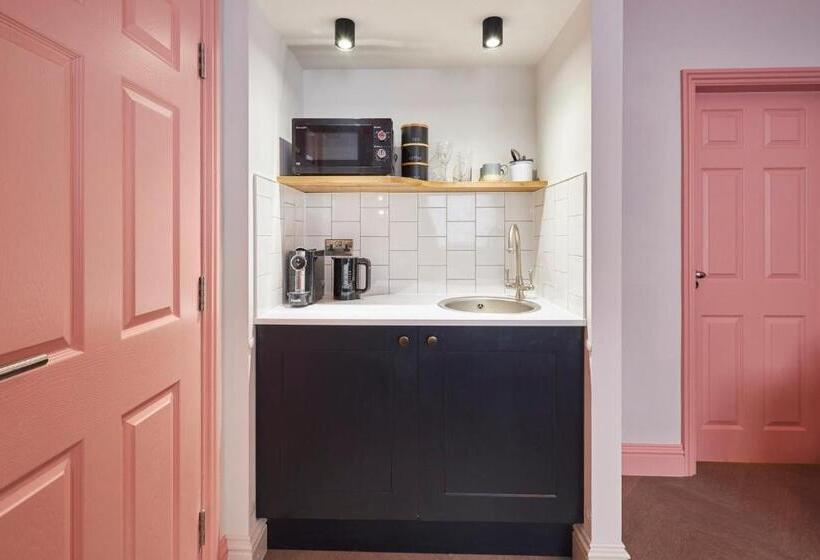 اتاق استاندارد با تخت بزرگ, Arlington House Hotel   Self Check In Suites