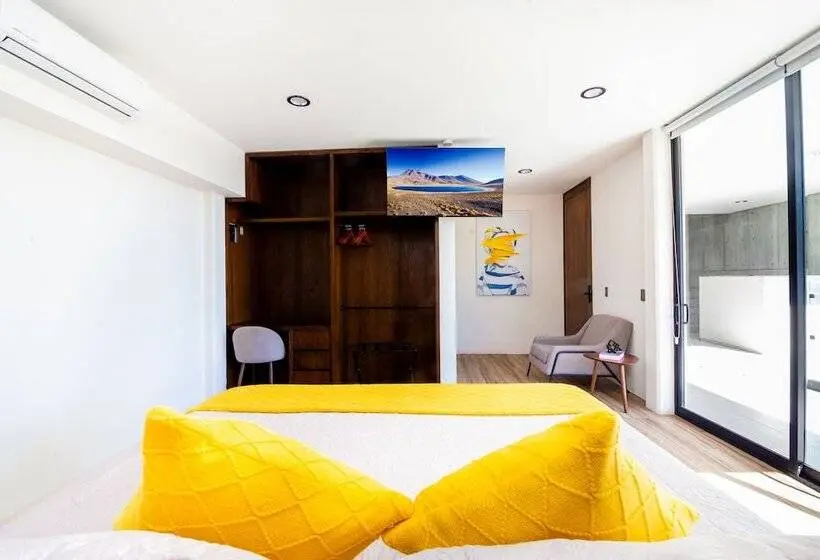 デラックスルーム, Kuko Suites