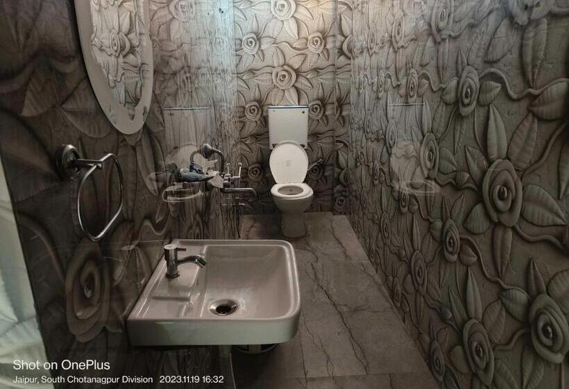 חדר קלאסי לשלושה, Spot On Mehta Banquet And Restaurant