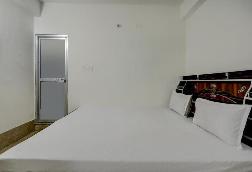 חדר קלאסי לשלושה, Spot On Mehta Banquet And Restaurant