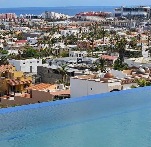 شقة غرفة نوم واحدة مزودة بشُرفة, Elegant Condo In An Upscale Building