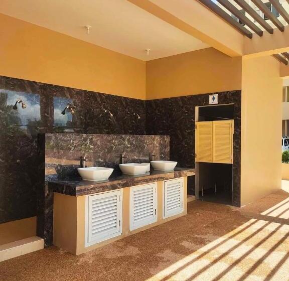 استودیوی استاندارد, Nate & Athalia S Cityscape Condotel