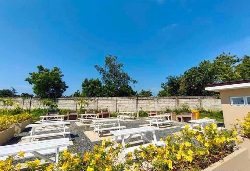 استودیوی استاندارد, Nate & Athalia S Cityscape Condotel