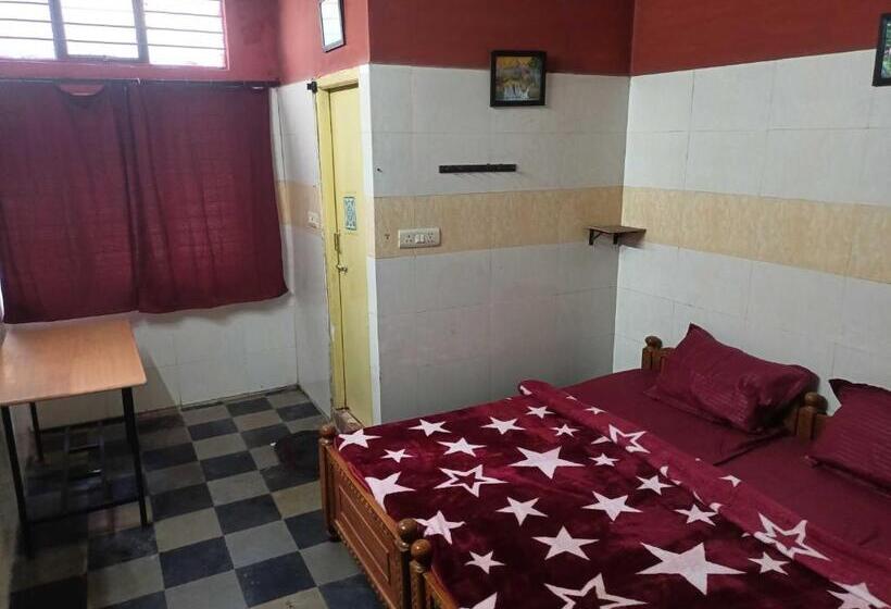 Quarto Triplo Clássico, Oyo Hotel Sai Vishnu