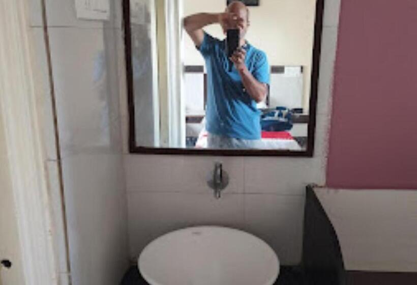 غرفة ديلوكس, Amit Jalna