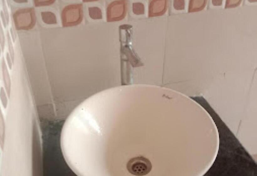 غرفة ديلوكس, Amit Jalna