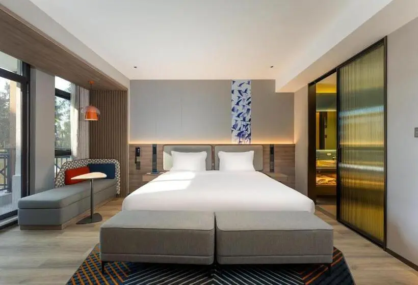 キングサイズベッドのスタンダードルーム, Holiday Inn Express Yuhuan Wetland Park, An Ihg
