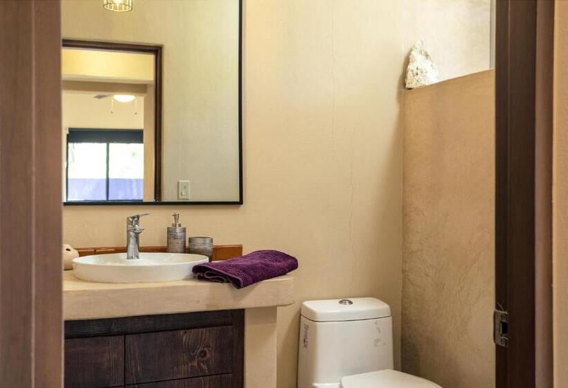 إستوديو قياسى مزودة بتراس, Hondo