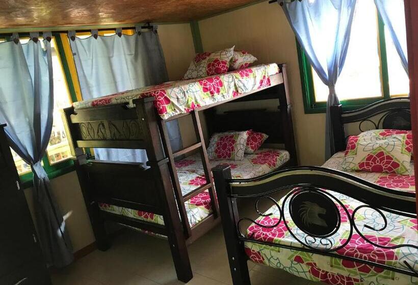 Трехместный Номер Стандарт с Балконом, Reserva Natural Finca La Cabaña