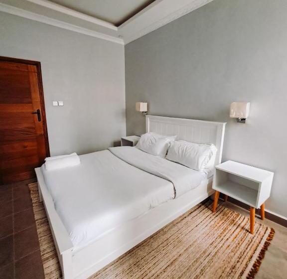 اتاق استاندارد چهار تخته, Robins Den