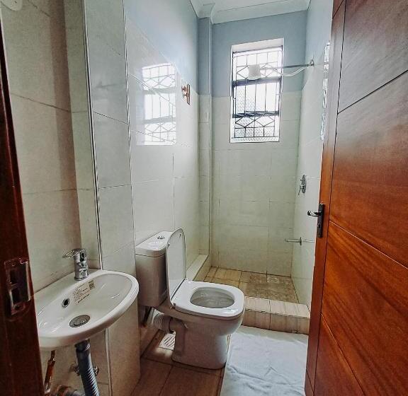 اتاق استاندارد چهار تخته, Robins Den