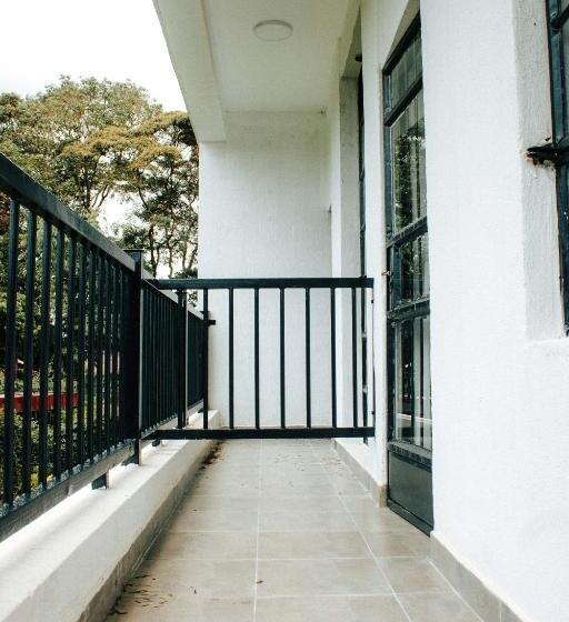 اتاق استاندارد چهار تخته, Robins Den