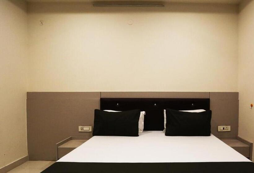 트리플 클래식 룸, Oyo Hotel Dream