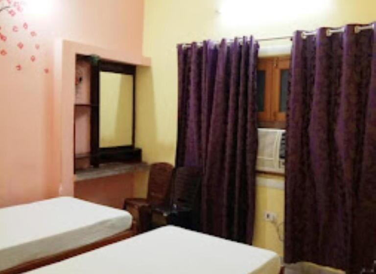 Quarto Deluxe, Anukul Guest House,bodh Gaya