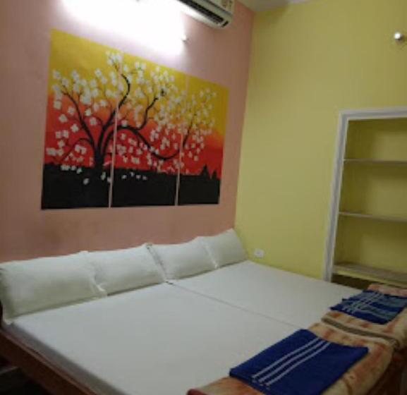 Standard Neljän Hengen Huone, Anukul Guest House,bodh Gaya