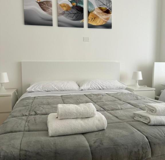 اتاق استاندارد سه نفره, Quintino Sella