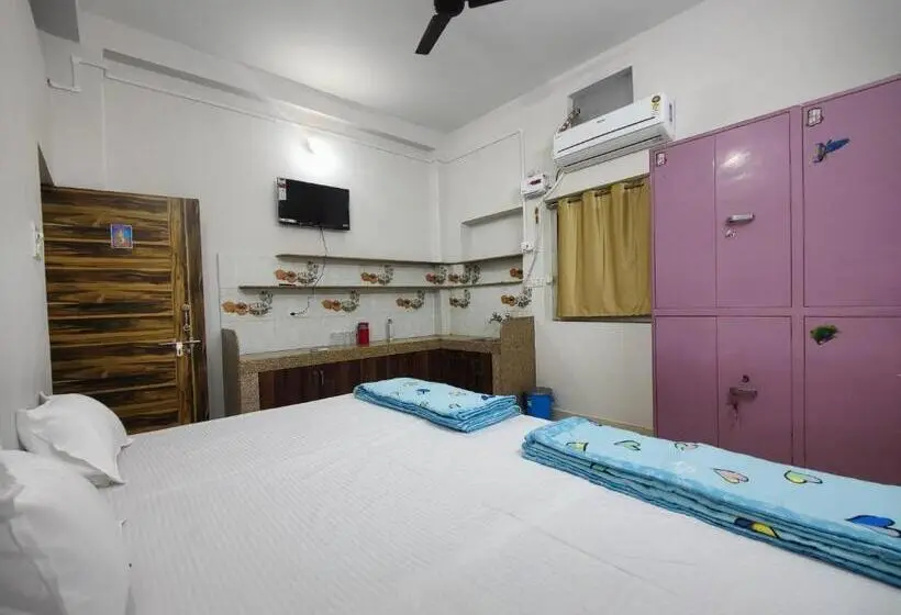 コンフォートトリプルルーム, Sitaram P Guest House