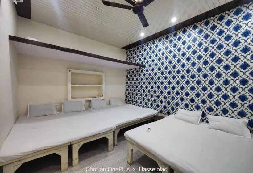コンフォートトリプルルーム, Sitaram P Guest House