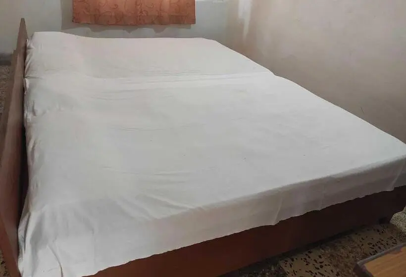 トリプルクラシックルーム, Spot On Nandu Hotels And Motels