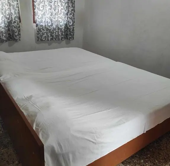 トリプルクラシックルーム, Spot On Nandu Hotels And Motels