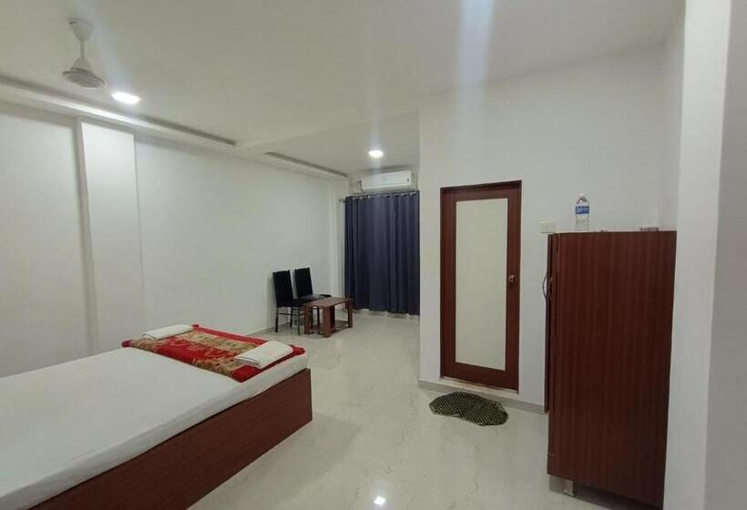 豪华房间, Staymaker Hotel Mayura