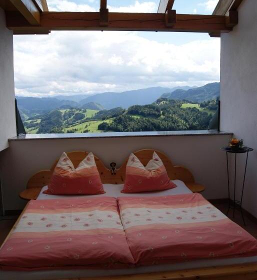 2 Bedroom Apartment with Views, Bioferienhof Brückler