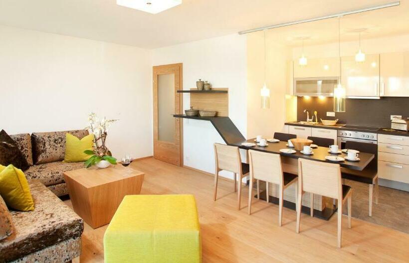 آپارتمان 2 خوابه, Lederer Boutique