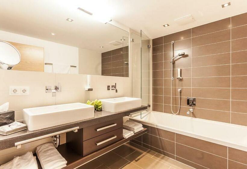 اتاق خانوادگی, Lederer Boutique