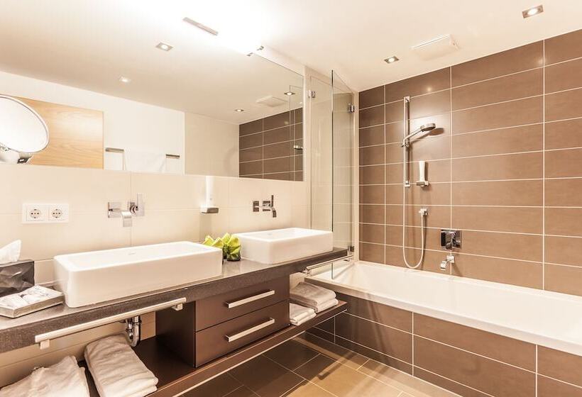 اتاق خانوادگی, Lederer Boutique