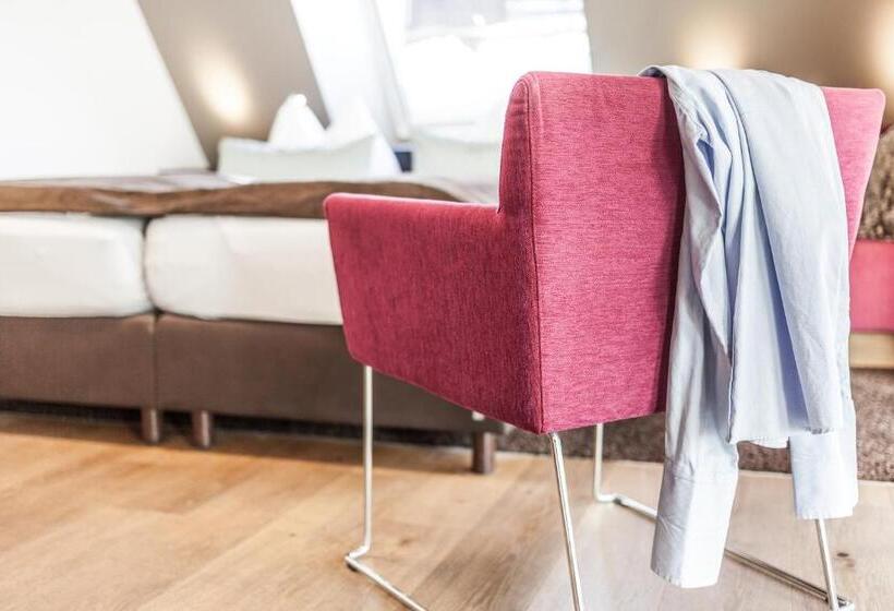 اتاق اکونومی, Lederer Boutique