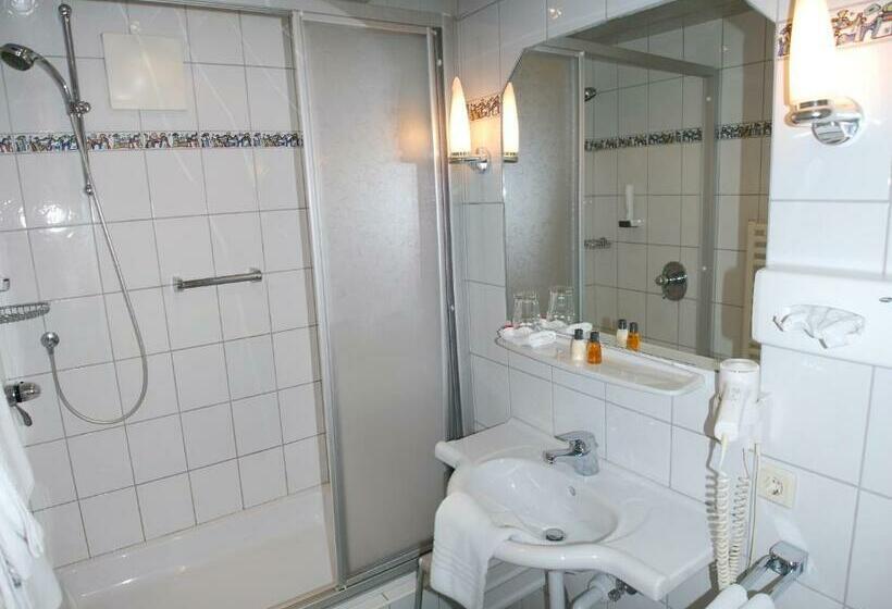 غرفة عائلية, Schwaiger