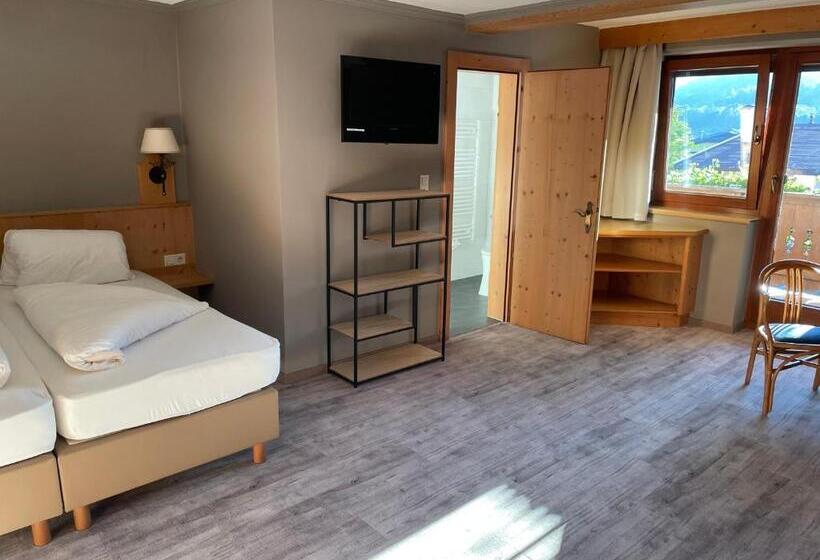 غرفة عائلية, Schwaiger