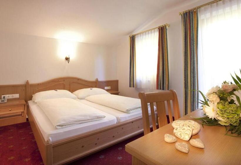 اتاق استاندارد سه نفره, Warmingerhof