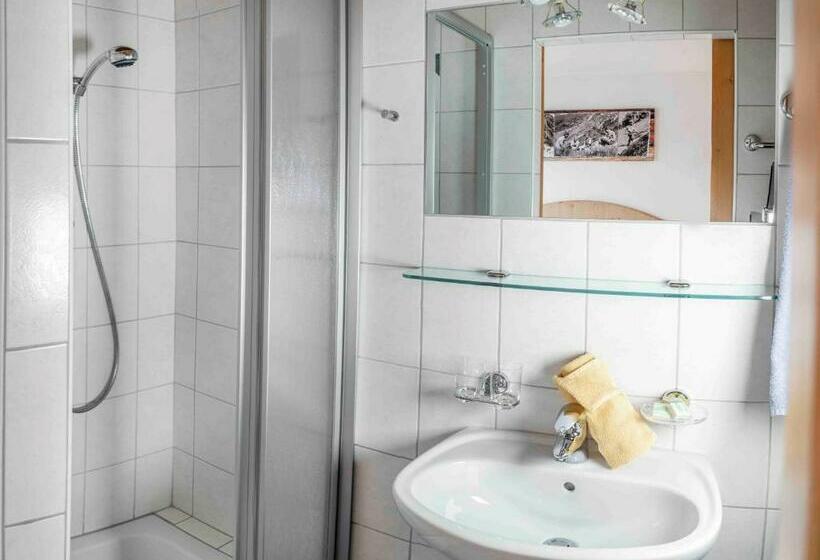 غرفة قياسية مزوَّدة بشُرفة, Wiesenhof