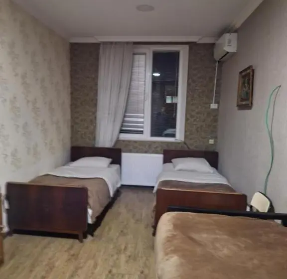 اتاق چهار تخته با دستشویی مشترک, Guest Hause & Hostel 15a
