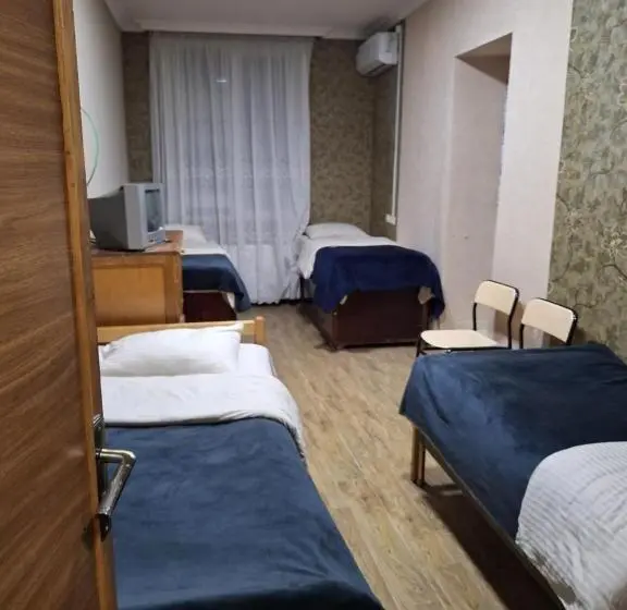 اتاق چهار تخته با دستشویی مشترک, Guest Hause & Hostel 15a