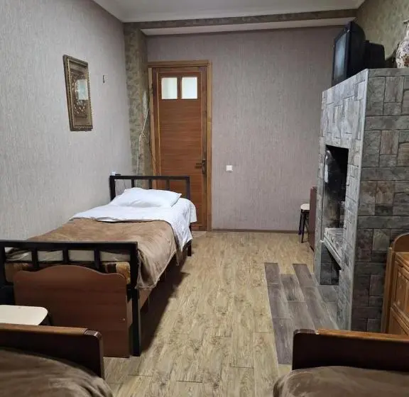 اتاق چهار تخته با دستشویی مشترک, Guest Hause & Hostel 15a