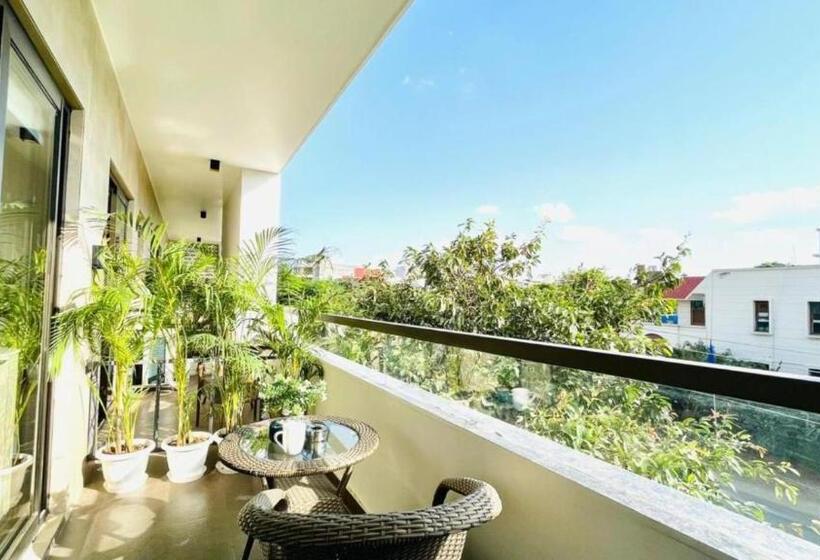 Standard Studio with Balcony, Bluo Studio3 Dlf Cybercity   Balcony, Gym Tt, Lift