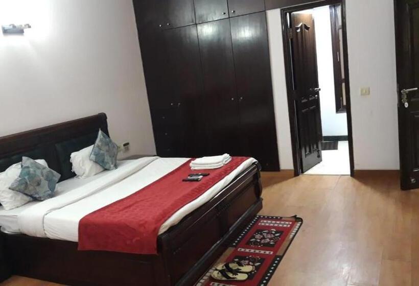 חדר דלוקס, Divine Admire Opp Gurudwara Sahib In Taimoor Nagar Friends Colony